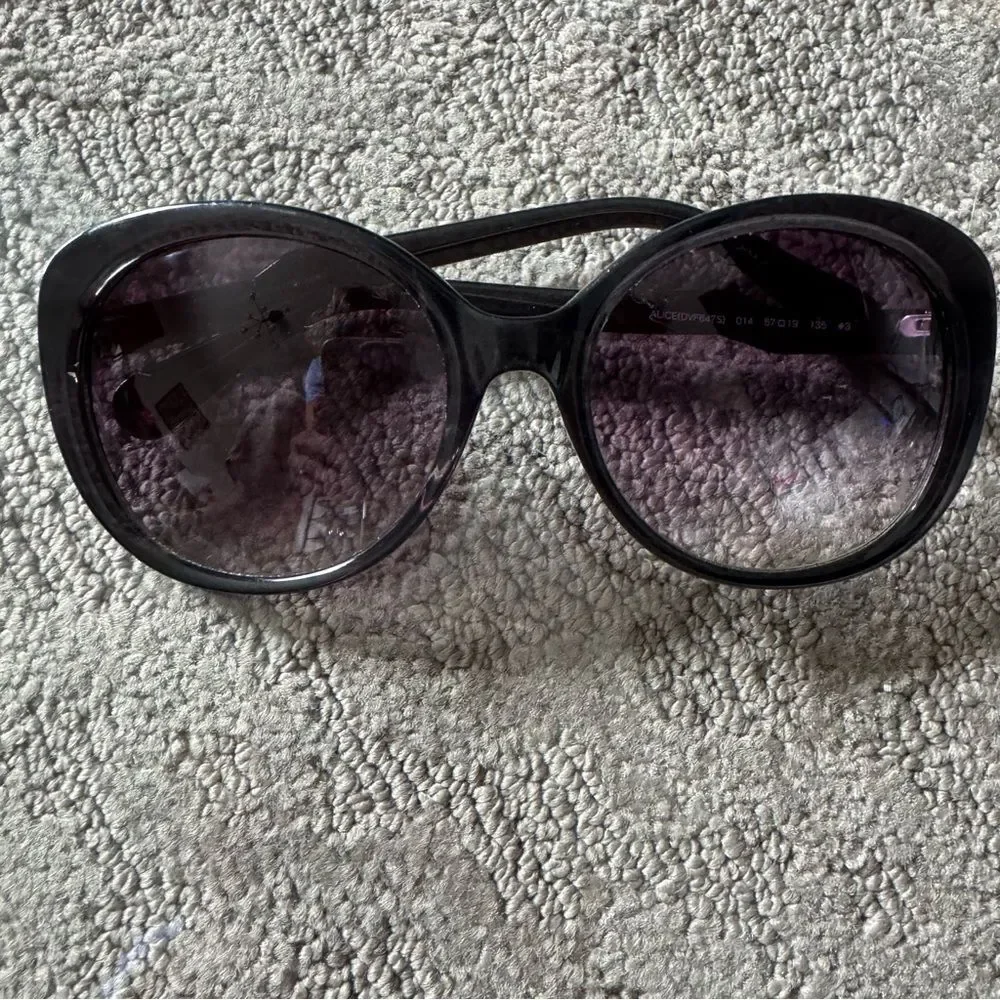 Diane Von Furstenberg Alice DVF647S Oversized Sunglasses. Gradient Black.